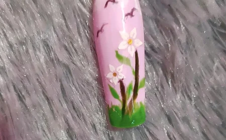 Elegant Floral Nail Art with a Spring-Inspired Charm – Perfect for Nature Lovers