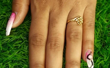 Artistic Glam Nail Art – Storytelling on Your Fingertips 🎨✨