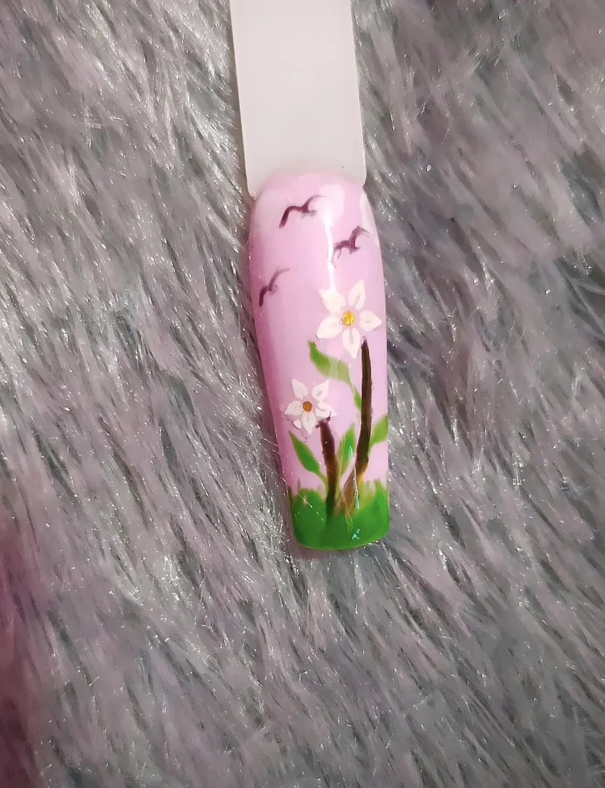 Elegant Floral Nail Art with a Spring-Inspired Charm – Perfect for Nature Lovers