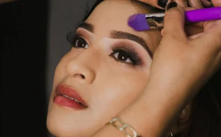 Liquid Highlighters for a Glowing Makeup Look Your Ultimate Guide to Radiance