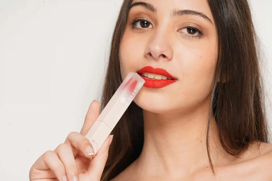 Best Hydrating Lip Glosses That Shine Without Stickiness